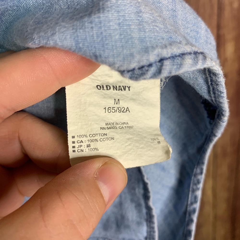 3/$25 Old Navy Oversized Chambray Button Up - Picture 5 of 7